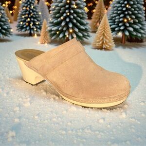 Crocs Sarah Triple Comfort Tan Hazelnut Suede Mule Clog Slip On Shoes Size 10